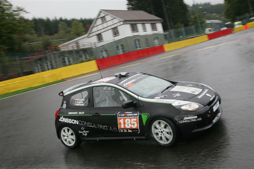 Søren Jønsson, Lars Mogensen og Henrik Sørensen, Renault Clio #185
(Foto: Henning Smed)